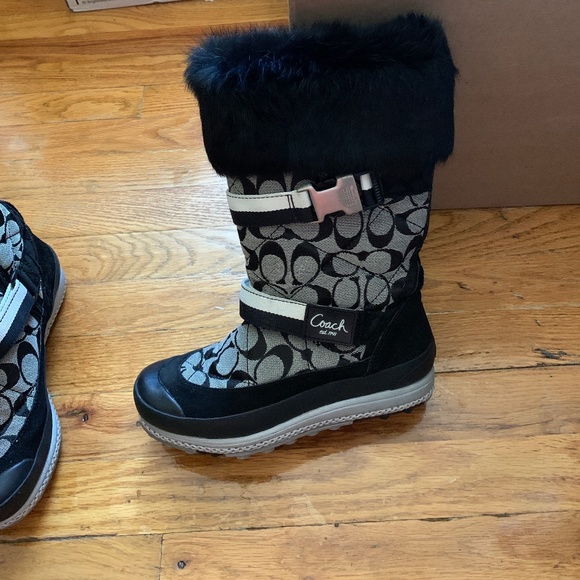 Coach Logo fur winter boot - Picture 2 of 5